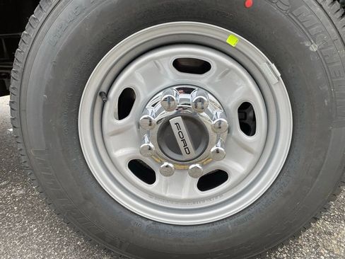 New 2026 Ford F250 XL w/ XL Chrome Package image 6