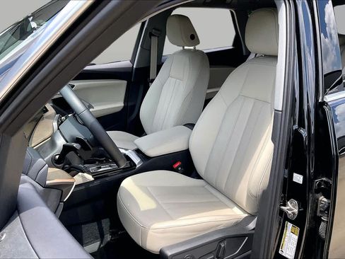 Used 2025 Audi Q5 Premium AWD/4WD image 8
