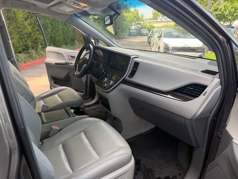 Used 2016 Toyota Sienna XLE w/ XLE Navigation Package AWD/4WD image 16