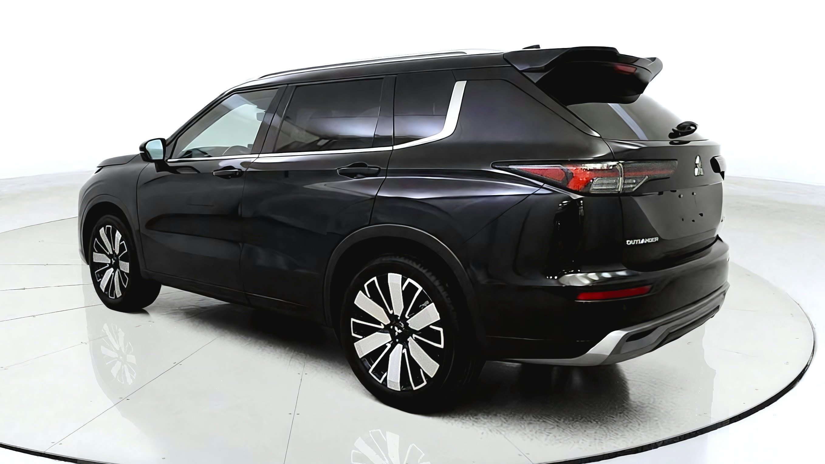 Used 2025 Mitsubishi Outlander AWD image 5