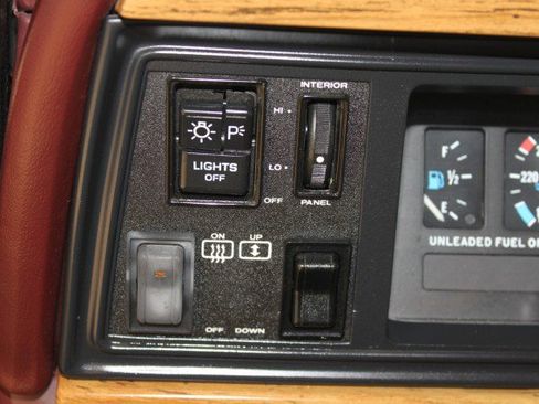 Used 1989 Jeep Grand Wagoneer image 75