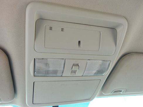 Used 2018 Nissan Titan SV AWD/4WD image 23
