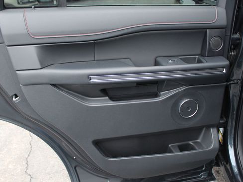 Used 2024 Ford Expedition Limited image 18