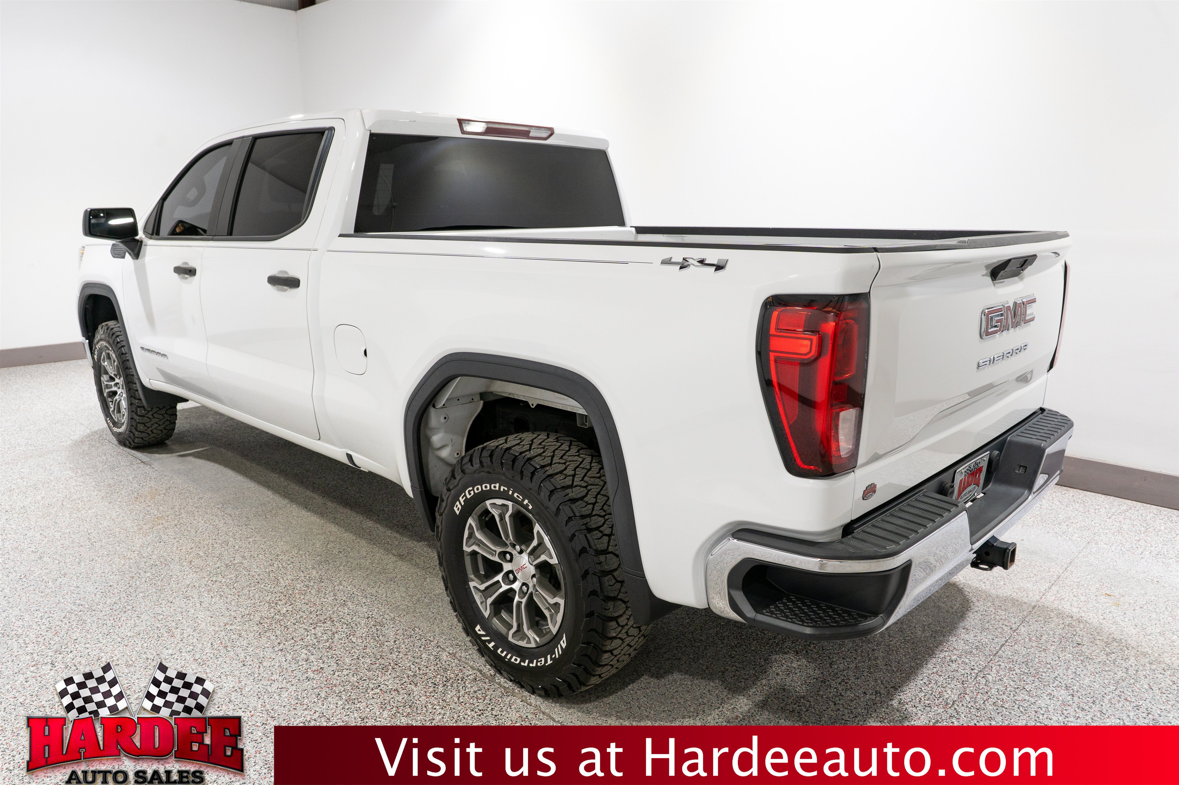 Used 2020 GMC Sierra 1500 4x4 Crew Cab w/ Sierra Value Package image 3