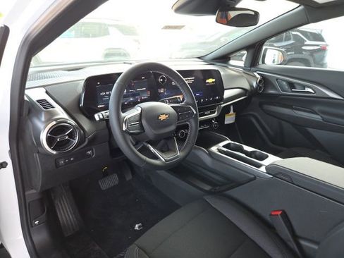 New 2026 Chevrolet Equinox EV LT w/ Comfort Package AWD/4WD image 15