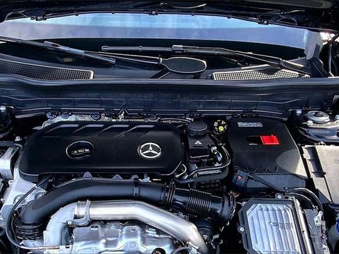 Used 2025 Mercedes-Benz GLB 250 4MATIC image 26