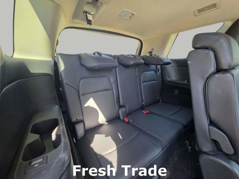 Used 2025 Nissan Pathfinder SL image 9