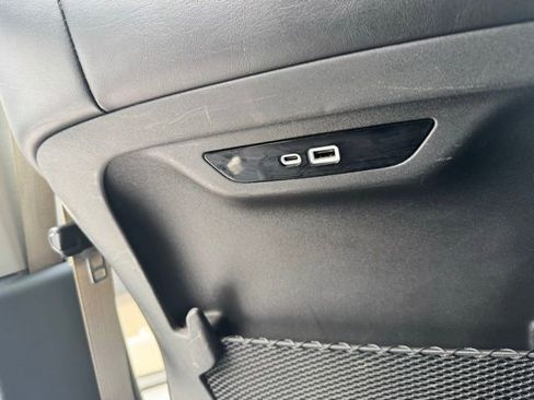 Used 2024 Chrysler Pacifica Touring-L image 10