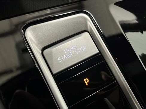 Used 2024 Volkswagen Atlas Cross Sport SE image 27