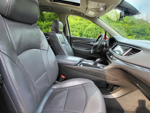 Used 2018 Buick Enclave Essence FWD image 18