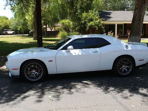 Used 2015 Dodge Challenger SRT w/ Technology Group image 51