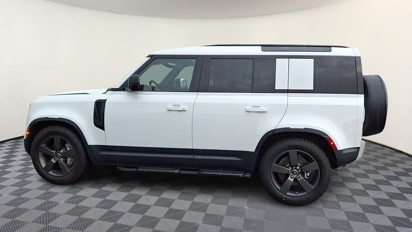 Certified 2025 Land Rover Defender 110 S AWD/4WD image 5