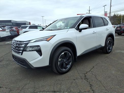 Certified 2025 Nissan Rogue SV image 8