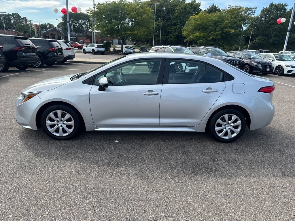 Used 2024 Toyota Corolla LE FWD image 4