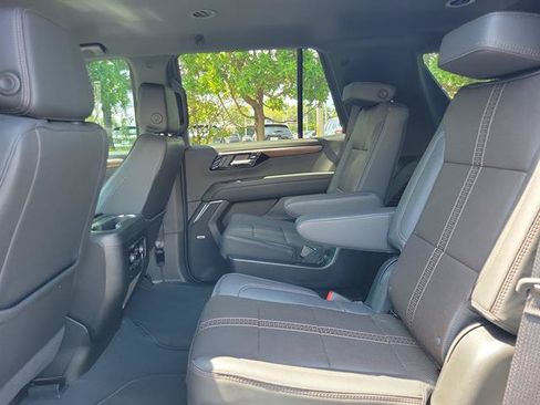 Used 2025 Chevrolet Tahoe High Country RWD image 11