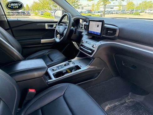 Used 2023 Ford Explorer XLT w/ Equipment Group 202A AWD/4WD image 8