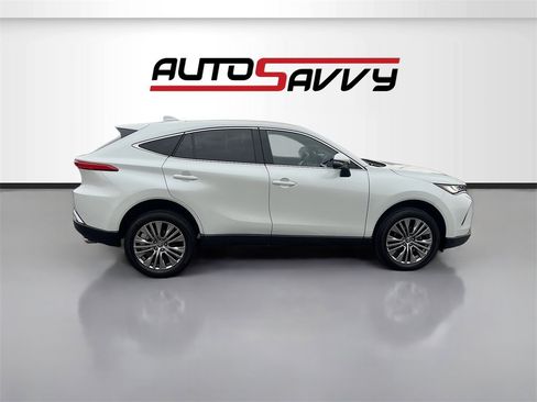 Used 2024 Toyota Venza Limited image 8