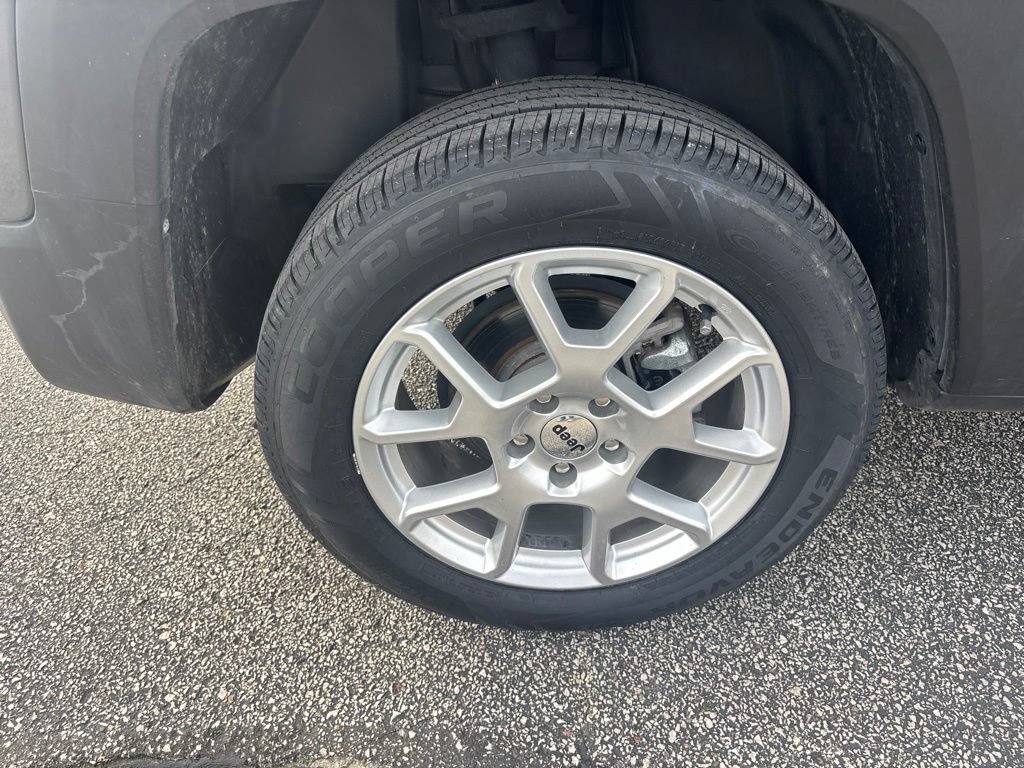 Used 2023 Jeep Renegade Latitude AWD/4WD image 12