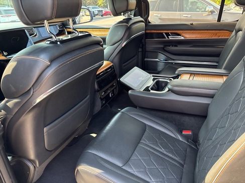 Used 2022 Jeep Grand Wagoneer Series III image 3