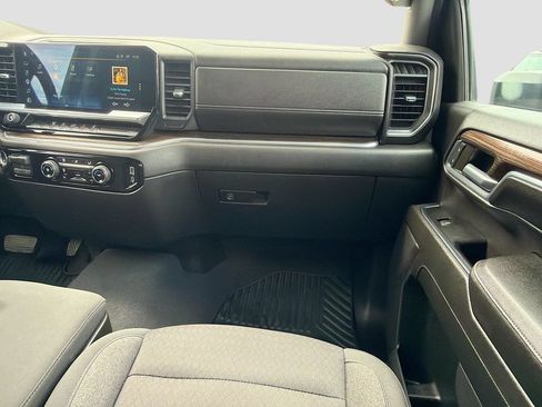 Used 2024 Chevrolet Silverado 2500 LT AWD/4WD image 17
