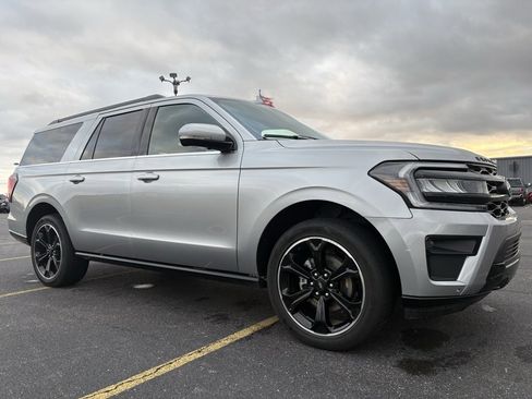 Used 2022 Ford Expedition Max Limited image 3