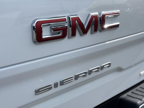Used 2022 GMC Sierra 1500 SLT w/ SLT Premium Plus Package AWD/4WD image 13
