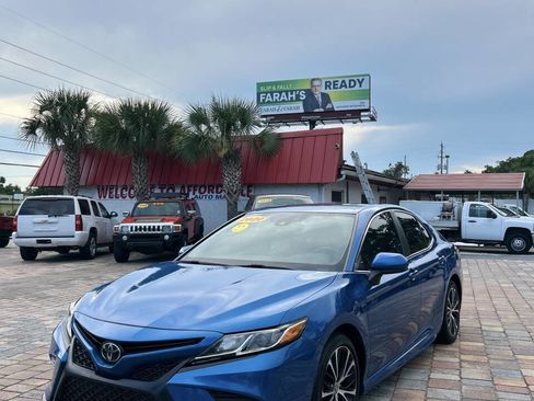 Used 2020 Toyota Camry SE image 3