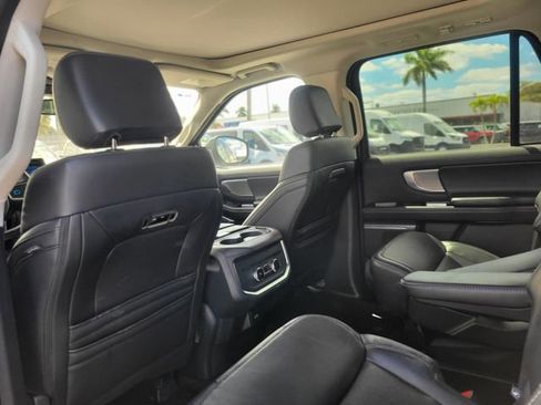 Used 2025 Ford Expedition Max Platinum image 9