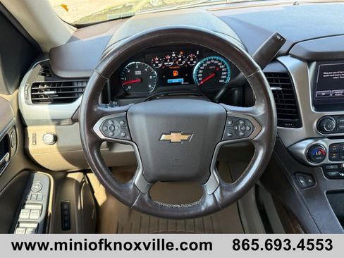 Used 2017 Chevrolet Suburban LT w/ Luxury Package RWD image 17