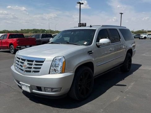 Used 2010 Cadillac Escalade ESV Premium AWD/4WD image 4