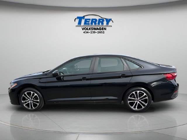 Used 2025 Volkswagen Jetta Sport FWD image 2