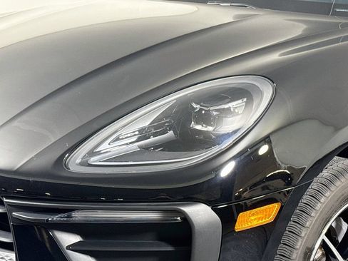 Certified 2025 Porsche Macan AWD/4WD image 22