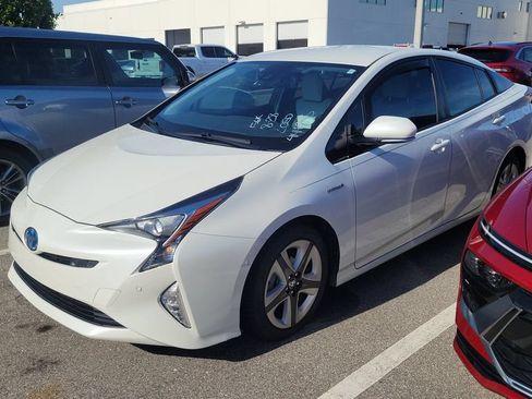Certified 2017 Toyota Prius Four Touring FWD image 1