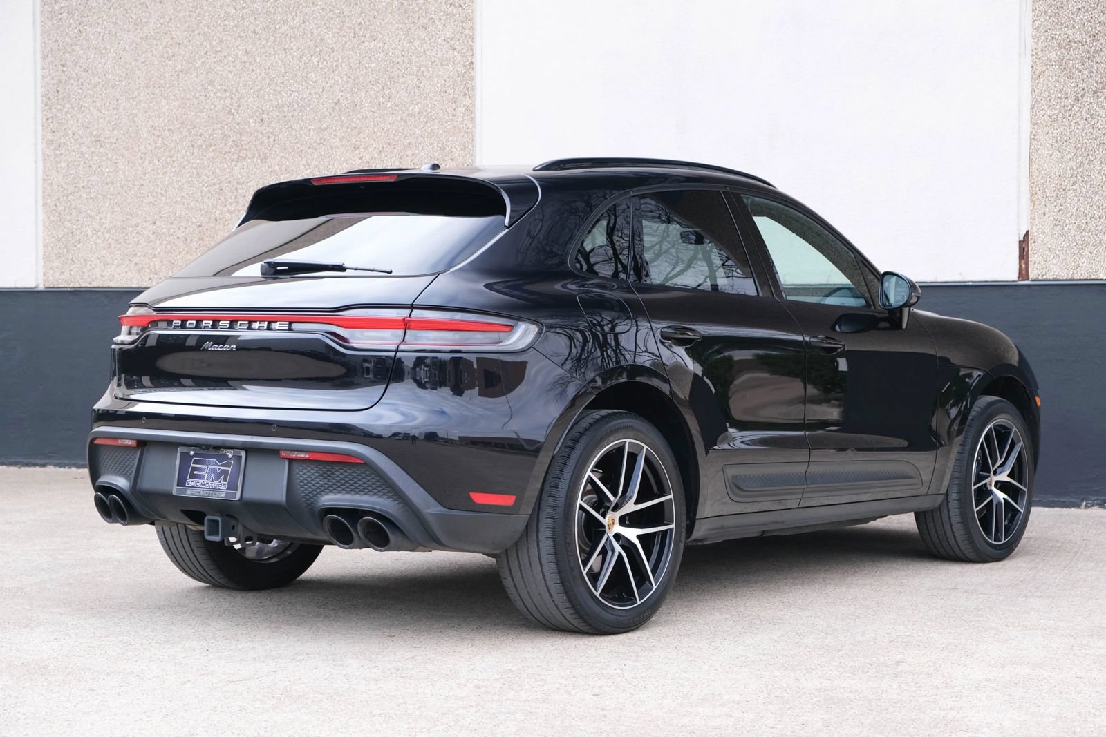 Used 2022 Porsche Macan w/ Premium Package Plus AWD/4WD image 15