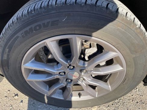 Used 2024 GMC Terrain SLT image 29