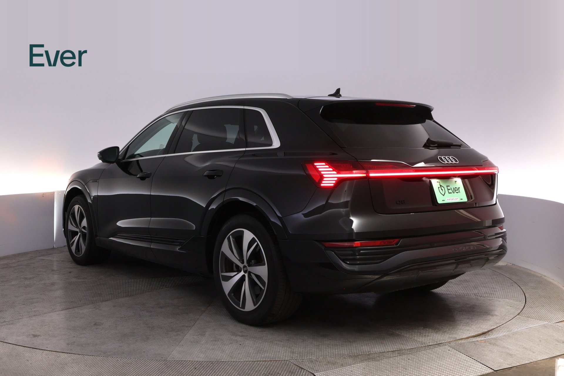 Used 2024 Audi Q8 e-tron Premium Plus w/ Premium Plus Package AWD/4WD image 17