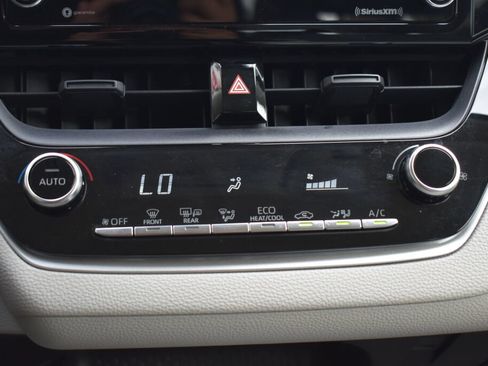 Certified 2021 Toyota Corolla LE FWD image 12