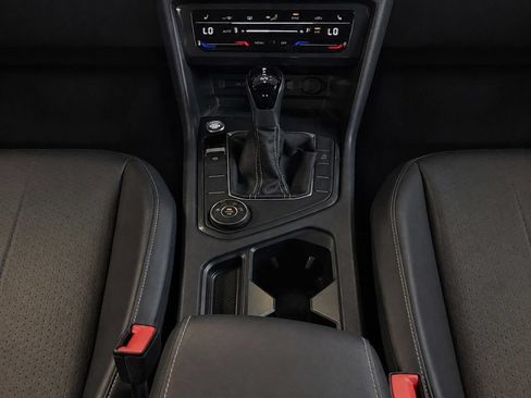 Used 2022 Volkswagen Tiguan SE AWD/4WD image 26
