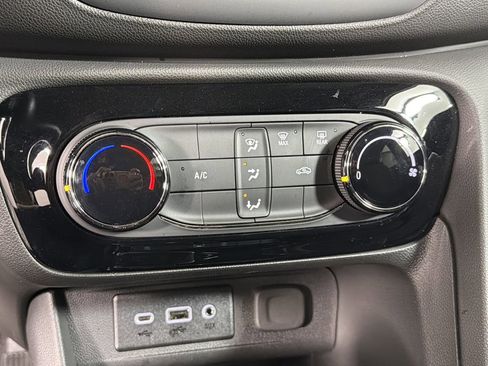 Used 2023 Buick Encore GX Preferred image 28