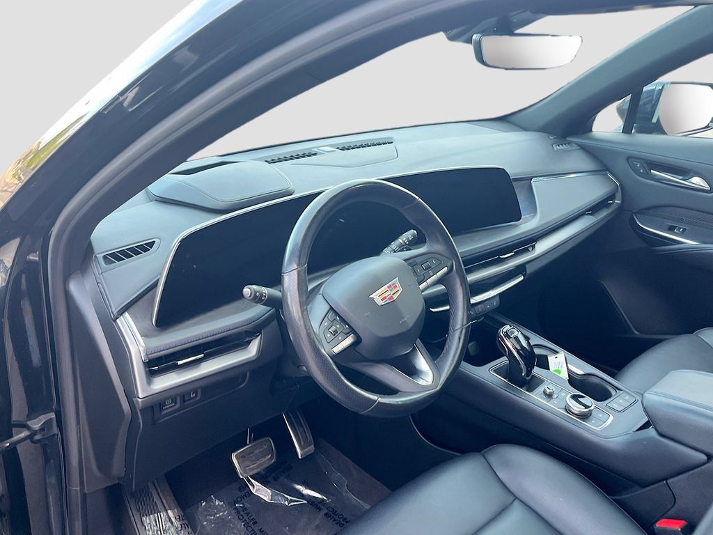 Used 2024 Cadillac XT4 Sport w/ Technology Package AWD/4WD image 9