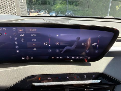 Used 2025 Buick Enclave Preferred w/ LPO, Floor Liner Package FWD image 82