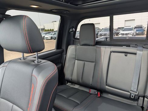 Used 2024 Nissan Titan PRO-4X w/ Pro-4x Convenience Package AWD/4WD image 12