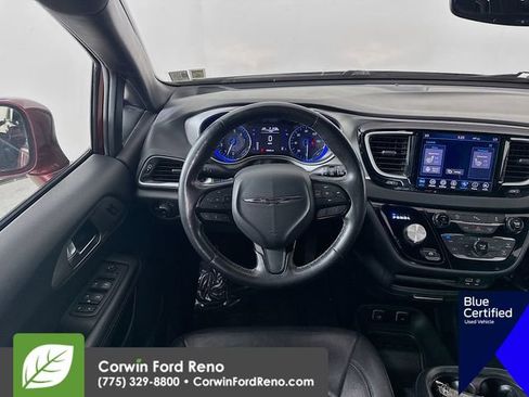 Used 2020 Chrysler Pacifica Touring-L image 24