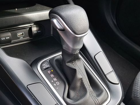 Used 2022 Kia Soul LX image 11