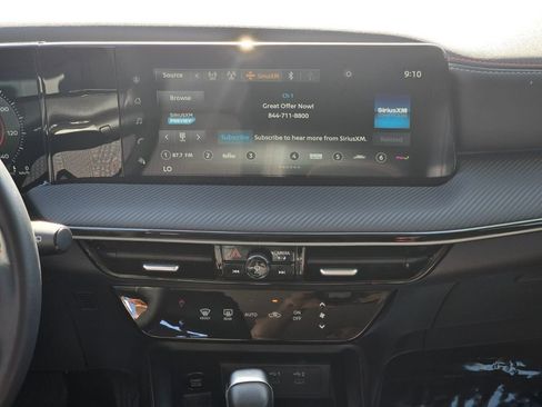 Certified 2025 Nissan Kicks SR FWD image 15