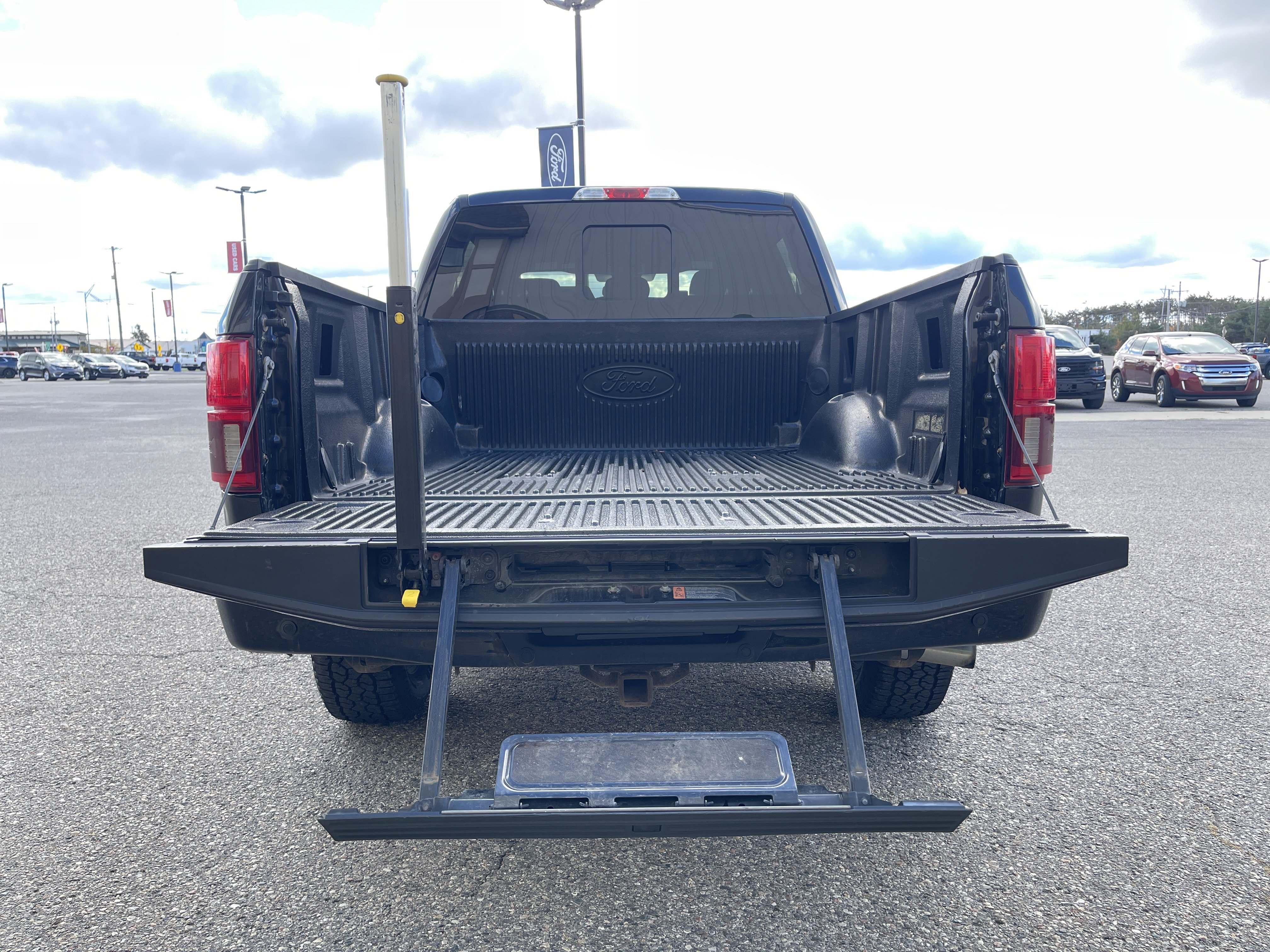 Used 2019 Ford F150 XLT w/ Equipment Group 302A Luxury AWD/4WD image 9