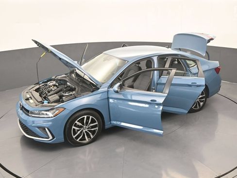 Used 2025 Volkswagen Jetta SE FWD image 61
