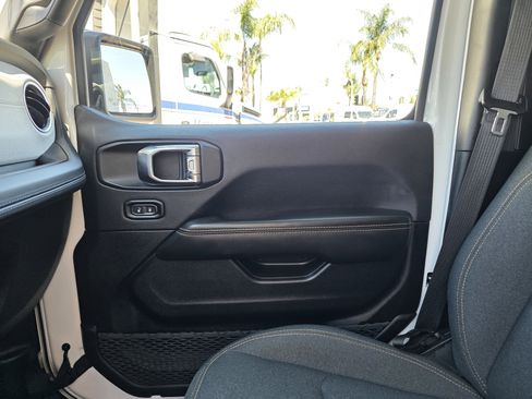 Certified 2025 Jeep Wrangler Sahara image 14