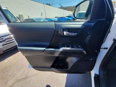 Used 2021 Toyota Tacoma TRD Off-Road w/ Technology Package AWD/4WD image 23