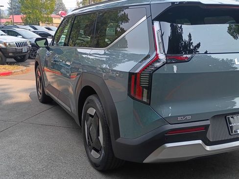 Certified 2024 Kia EV9 Wind AWD/4WD image 6